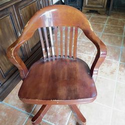 Heavy Chair (Bombay Company)