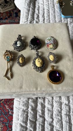 Bundles Of Vintage Pendants With Different Designs 