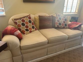 Complete Living Room Set – Sofa, 2 Chairs, Pillows & Area Rug
