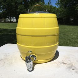 Lemon barrel beverage dispenser ... holds a gallon of your summer favorite.