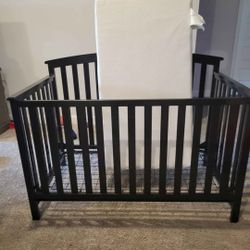 Baby Crib With Mattress 