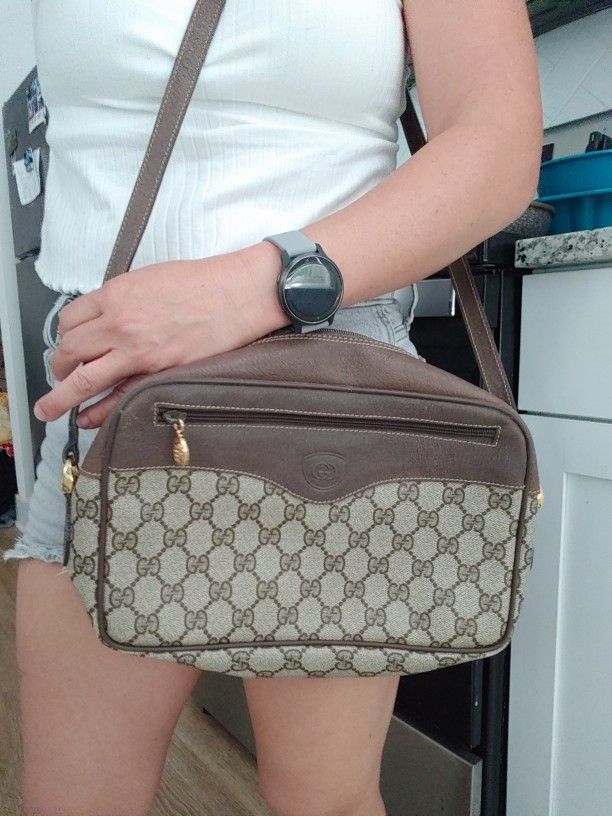 Authentic Vintage Gucci Interlocking GG Monogram Supreme Shoulder Bag