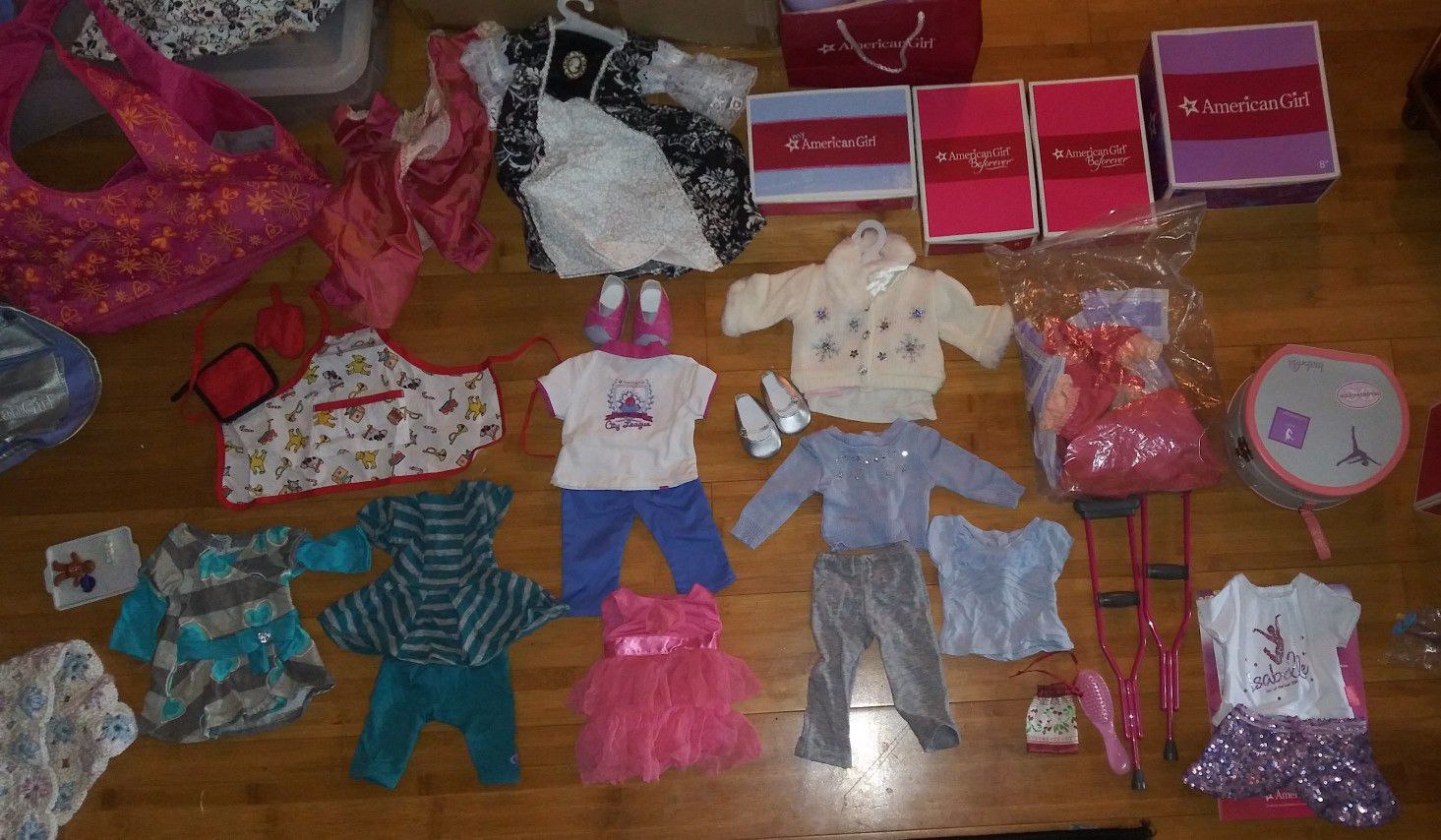 American Girl dolls assorted clothes and accessories