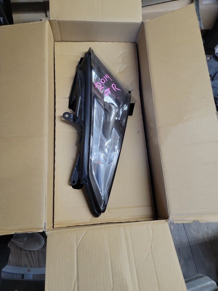 2014 Nissan GT-R Headlights Pair 
