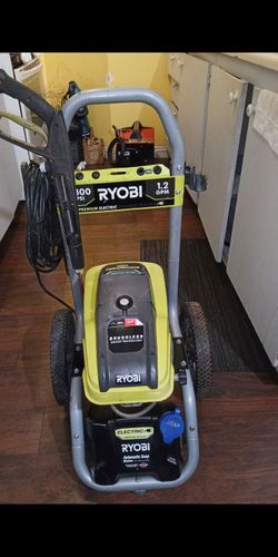 Ryobi 2300 psi electric pressure washer including pressure nozzle (missing hose) in excellent working condition like new