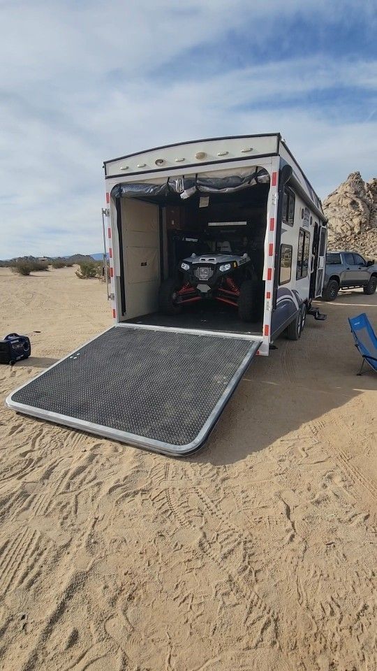 2014 Toy Hauler Pacific coachworks Sandsport