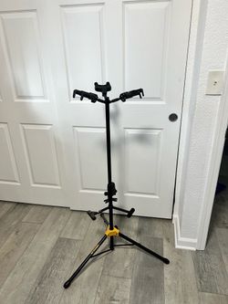 Hercules Triple Guitar Stand