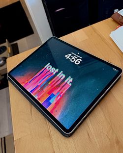 iPad Pro 12.9” 256GB Cellular Bundle — Pencil + Magic Keyboard