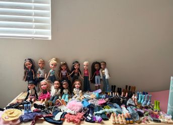 Vintage bratz dolls clothes accessories and shoes