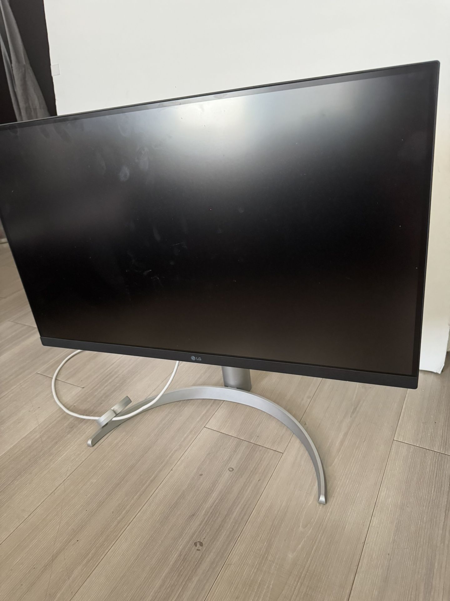 27" 4K UHD UltraFine™ Nano IPS Black Monitor with VESA DisplayHDR™ 400 and USB Type-C™ 27UQ850-W
