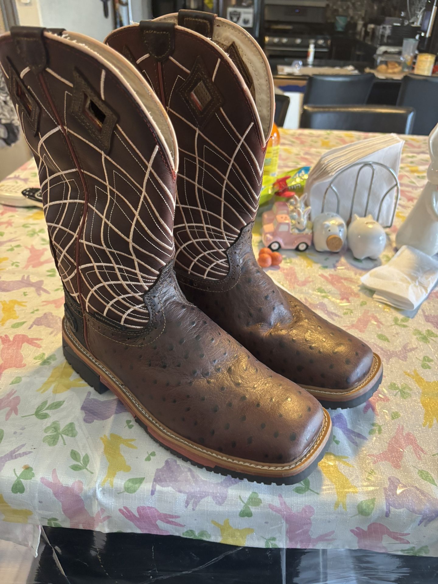 Men’s boots brand new