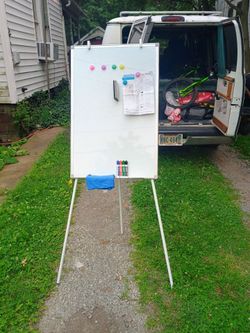 Adjustable Maxtek 36-in W x 24-in H Easel Whiteboard Magnetic Dry Erase Board Tripod