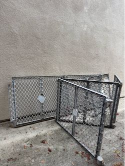 FREE! Must pick up today! North states super yard pet gate/barricade