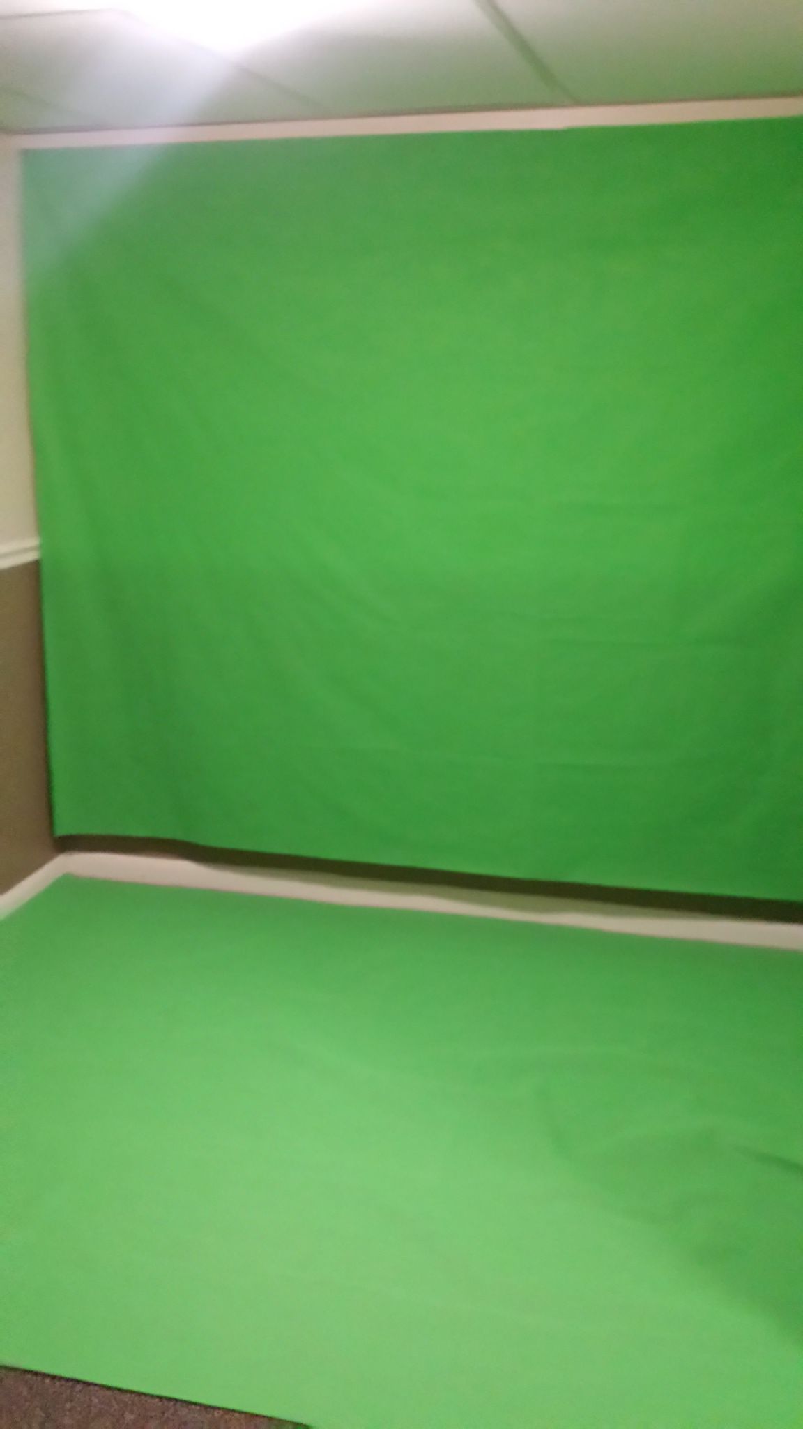 New pro green screen. 2 panels. Each: 6.5 ft by 9.5 ft. Cover a huge area, great for videos, photography, photoshop