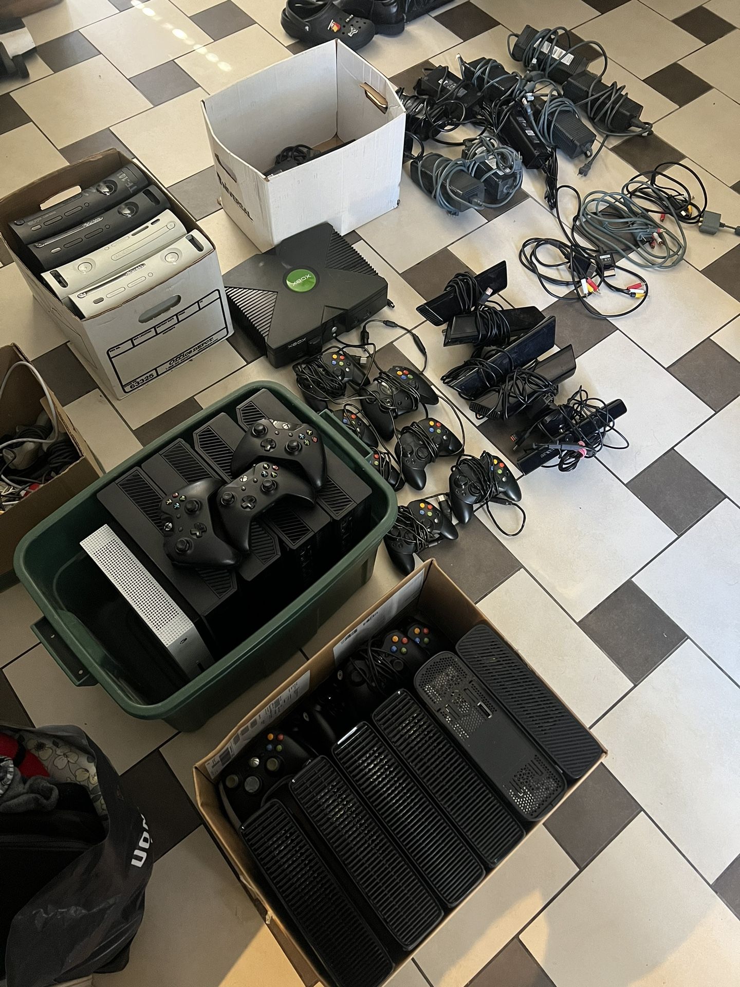 Xbox Console Gaming Bundle Lot - Xbox, Xbox360, Xbox One. Xbox One S