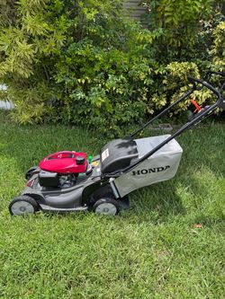 BRAND NEW HONDA HRX-217 /200cc (HRX217K6HYAA/GJAVA1880271/SERIAL # MAMA-1740494)TWIN BLADE /STOP BLADE CONTROL SYSTEM, XENOY DECK NEVER GER RUST, DENT
