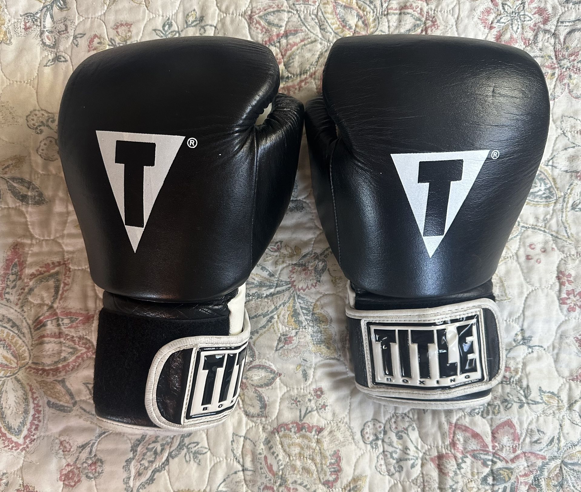 MMA / Muay Thai Gear (Boxing Gloves, Shin Guards) and Clothes