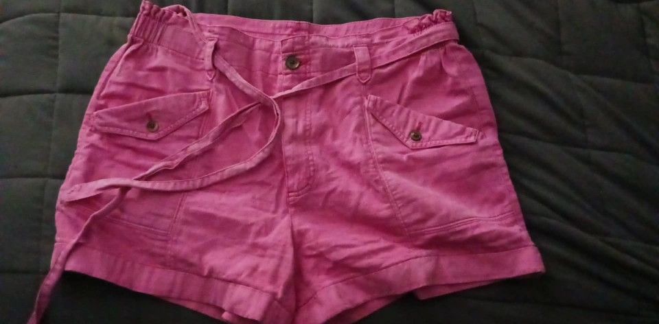 Old Navy Shorts - large- gently used