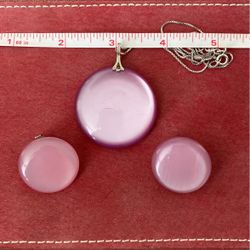 Vintage pink lucite Pendant and earrings