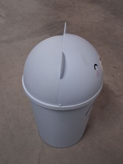 Small animal trash can