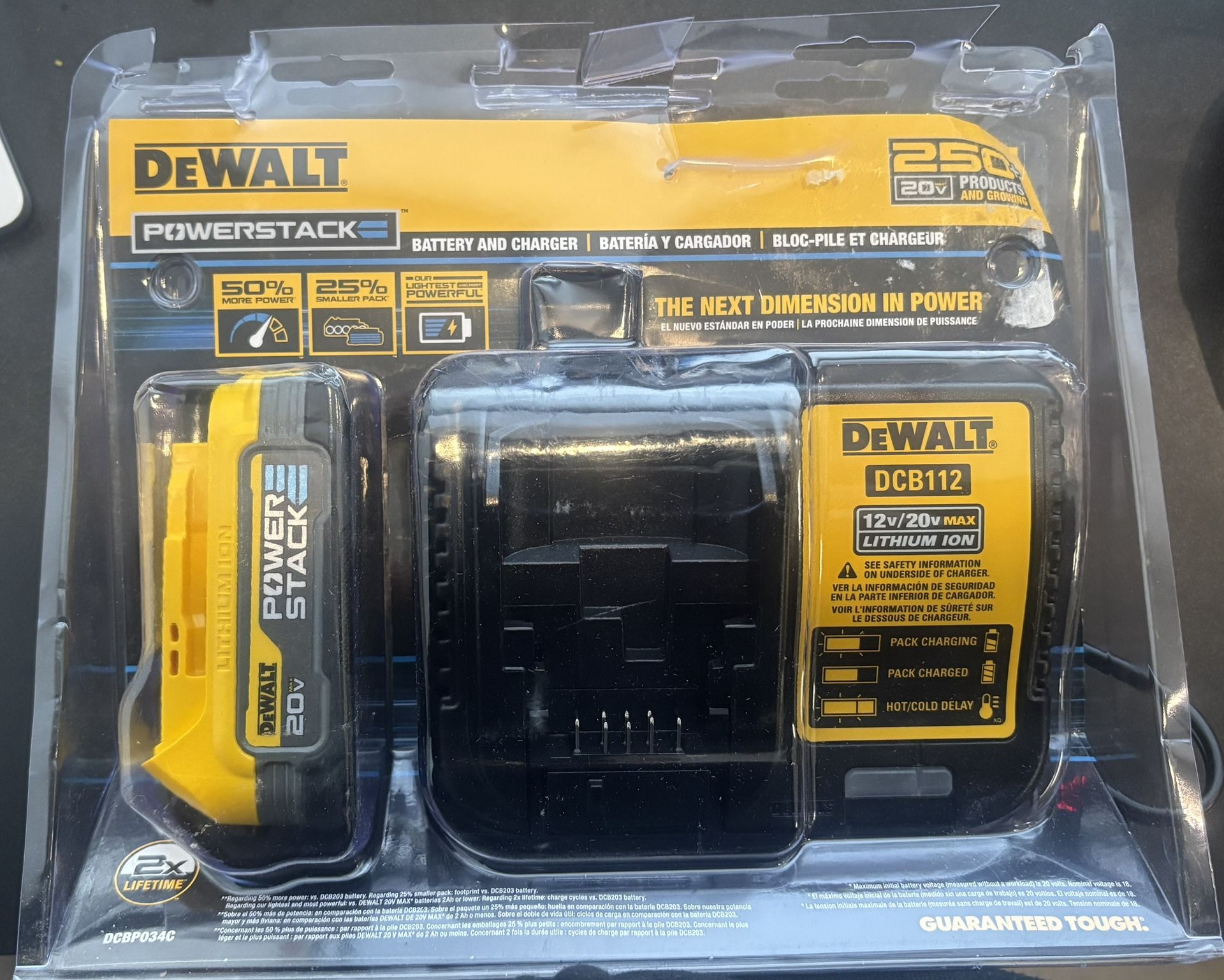 DeWalt 20V MAX* Starter Kit With Power stack Compact Battery And Charger (DCBP034C)