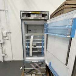 *New Open Box* Sub Zero 30” Panel Ready Built-in Refrigerator/Freezer