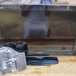 Sharp Aquos 32 Inch TV $30 man cave garage she shed