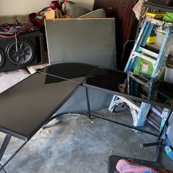 L Table 