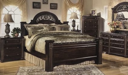 Queen Bedroom Set