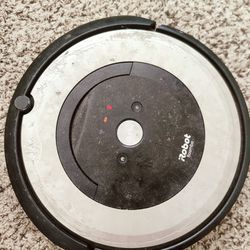 Move out Sale!! iRobot Roomba with base and 2 virtual wall barrier