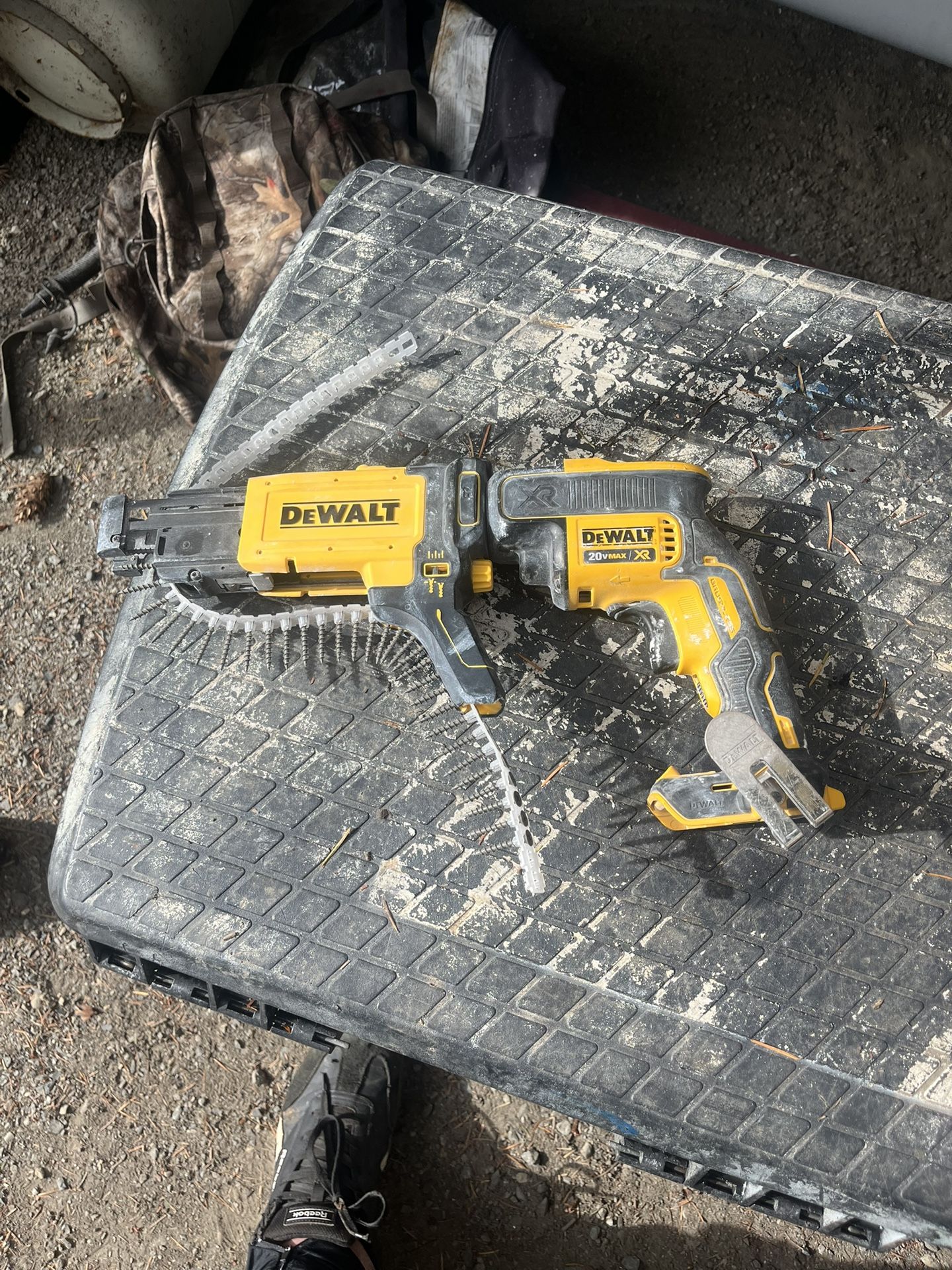 Dewalt drill and screw feeder Toshiba