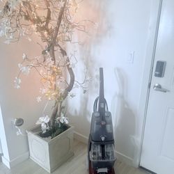 Like New!! Hoover PowerScrub Deluxe Carpet Cleaner Machine for Carpet and Upholstery