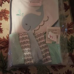 Luvable Friends Hooded Towel + 5 Washcloths