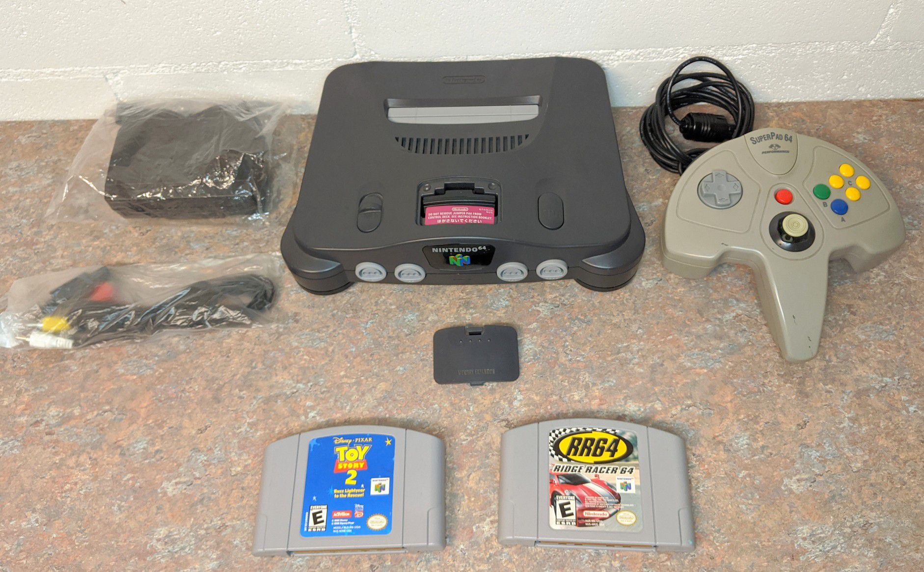 Nintendo 64 w\ 2 Games & New Cables & Super Pad