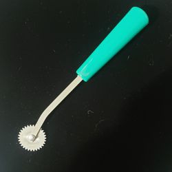 Vintage Singer Serrated Tracing Wheel Green Handle 6 Inch Fabric Sewing Tool