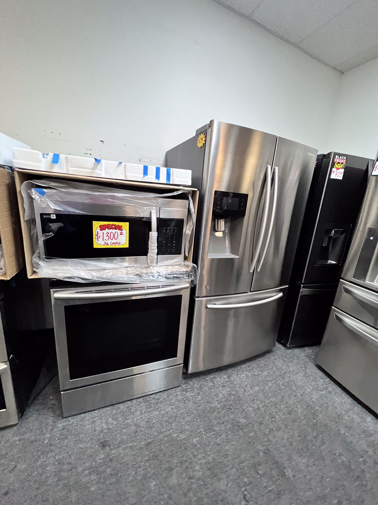 3pcs Set Sale‼️36”French door Fridge,electric Stove & Microwave in excellent condition with 4 Months Warranty 