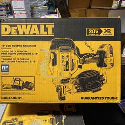 DEWALT 20V MAX Lithium-Ion 15-Degree Electric Cordless Roofing Nailer Kit with 2.0Ah Battery Charger and Bag