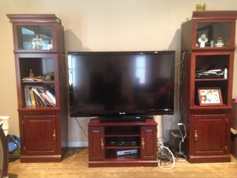 Entertainment center (3 piece plus center bridge with lighting)