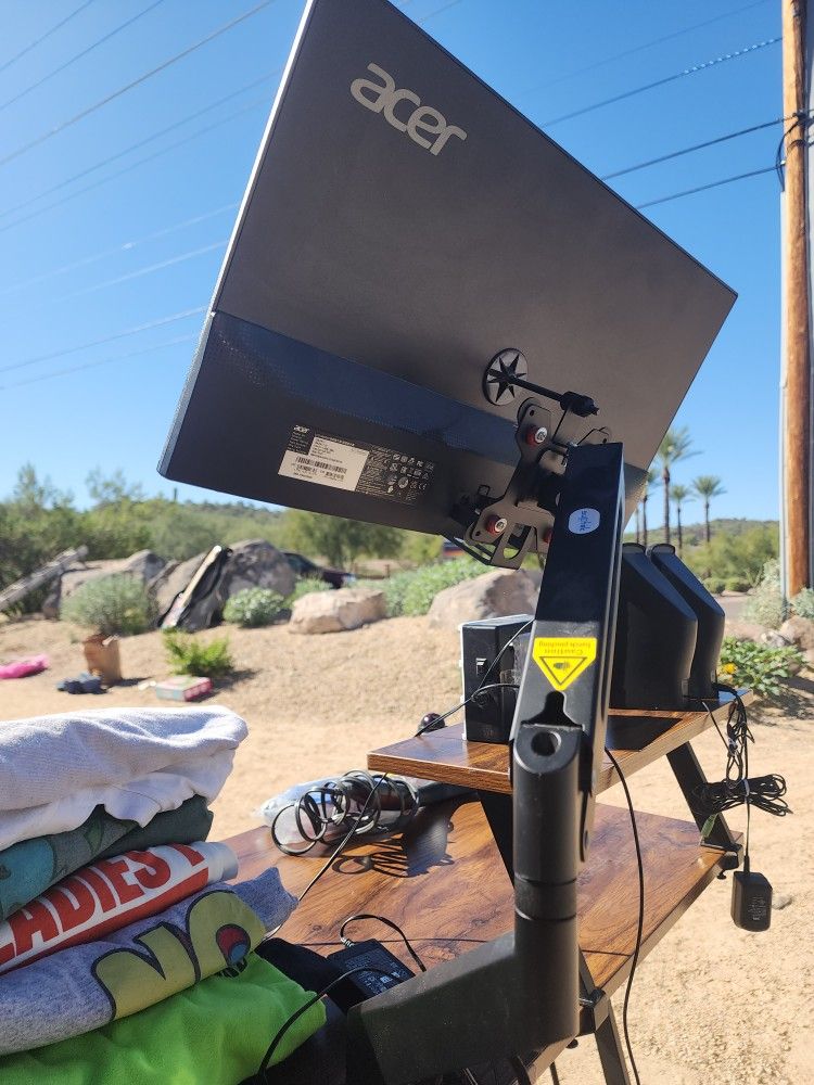 Acer 24'' Monitor Mint Condition With Arm And Speakers