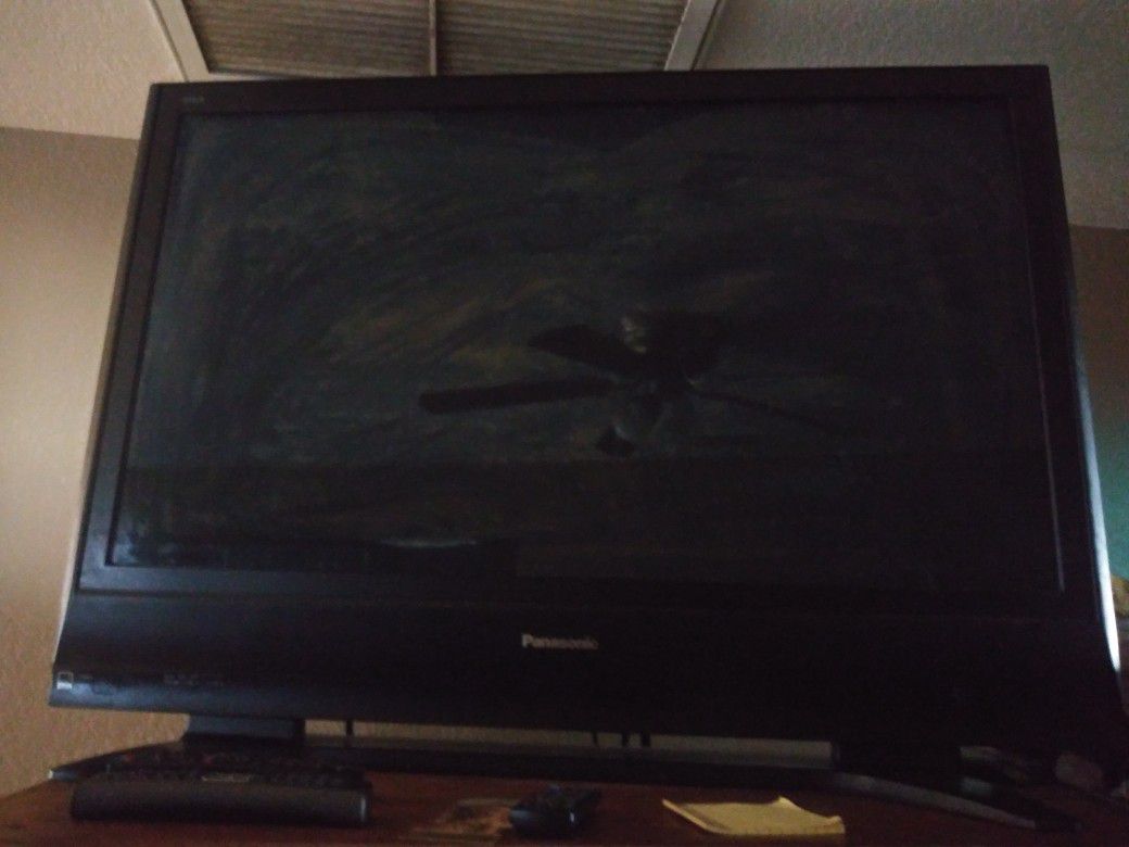 43 inch Panasonic tv with remote