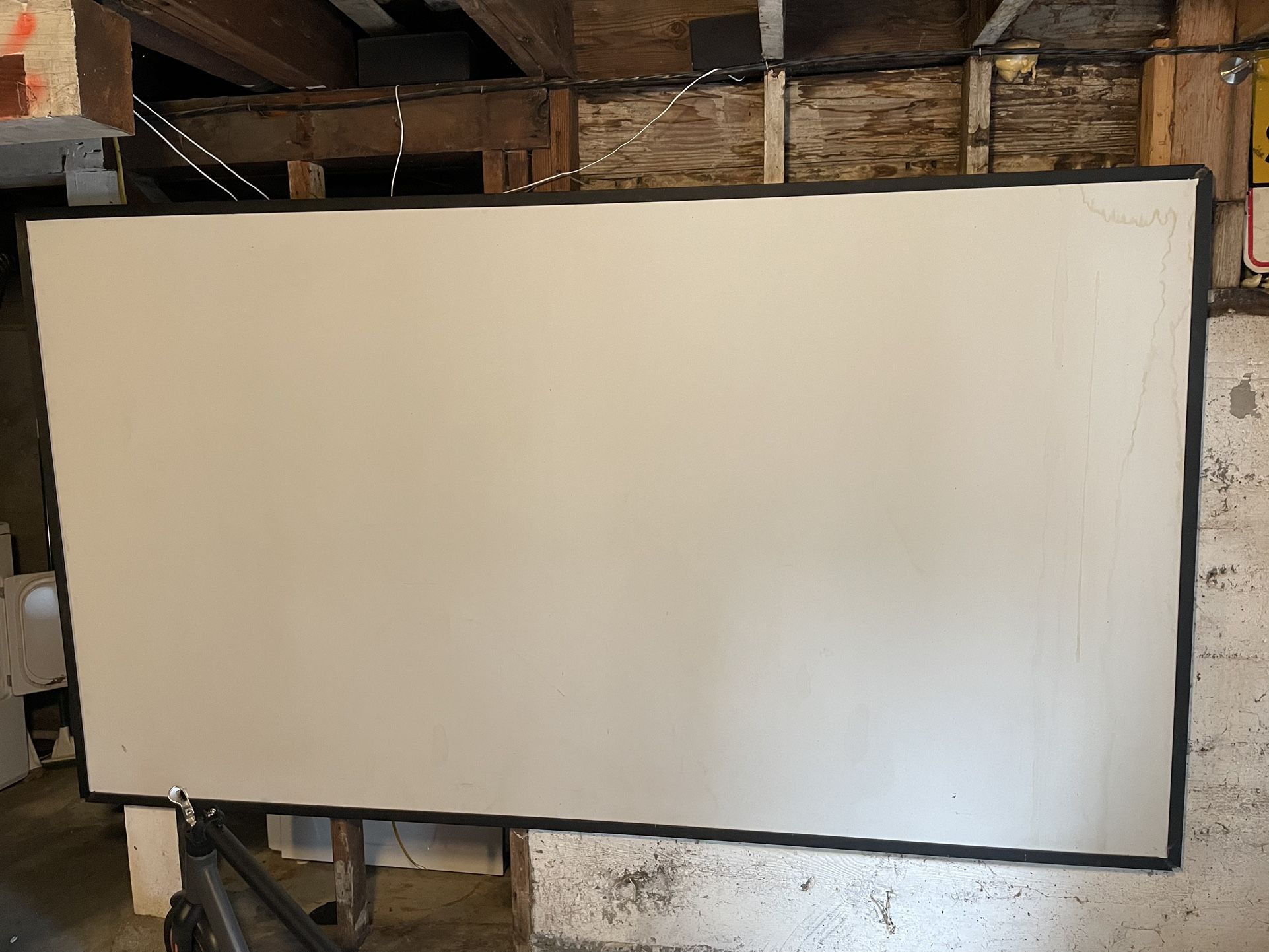 Free Projector Screen