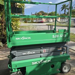 SKYJACK SJIII 3219 ELECTRIC SCISSOR LIFT