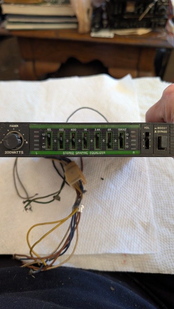 Vintage Pyramid SE402-VL-LED 7 Band Stereo Graphic Equalizer With Night Illumination 200W