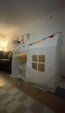 Kids play tent