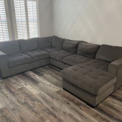 Sectional With chase Lounger With Ottoman