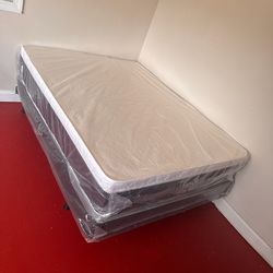 Queen mattress pillow top set with box spring (2pc - new)