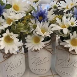 Chalk painted distressed mason jars - blue white daisies