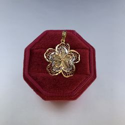 14k Gold Flower Pendant