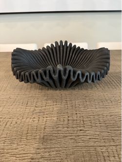 Arhaus Edel Ruffle Flautaro Bowl in Black- Brand New