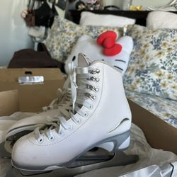 ✨Figure Skates ✨